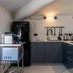 Casa Cometa Designer Attic * מנאג'יו