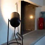 Casa Cometa Designer Attic מנאג'יו