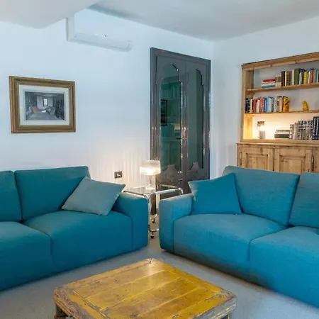 Casa Cometa Designer Attic דירה מנאג'יו
