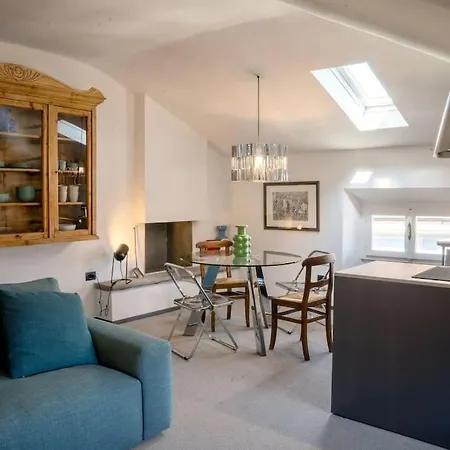 Casa Cometa Designer Attic * מנאג'יו