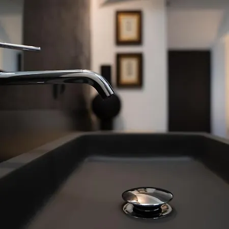 Casa Cometa Designer Attic מנאג'יו