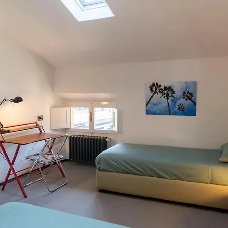 Casa Cometa Designer Attic דירה מנאג'יו